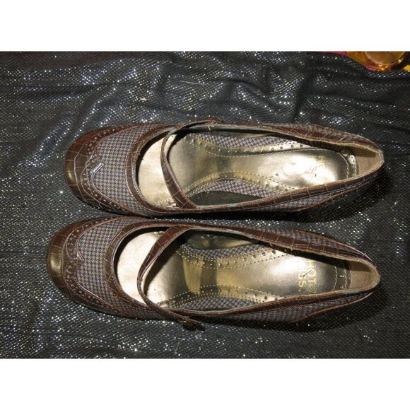 Hot Kiss Brown Mixed Leather Mary Jane Croc Embossed Button Closure Pumps 10 - Picture 3 of 11